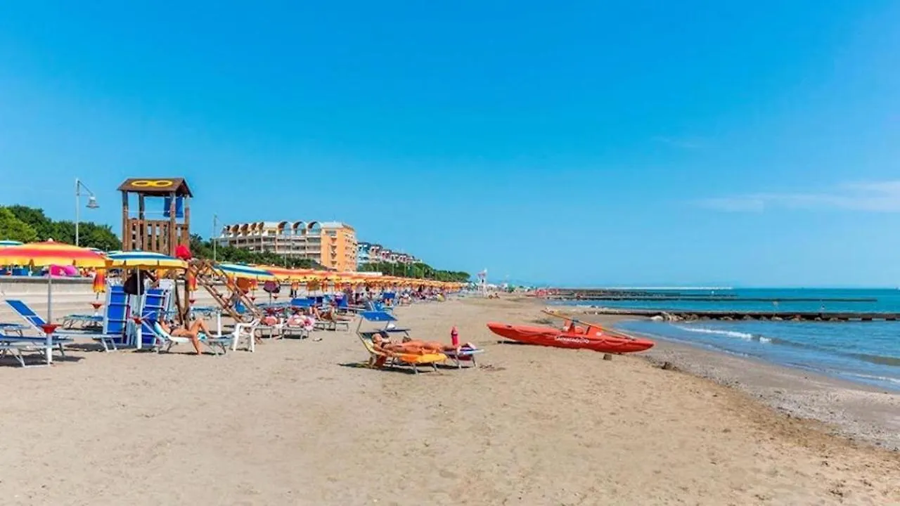 Modern Apartment With Pool And Seaview Porto Santa Margherita di Caorle
