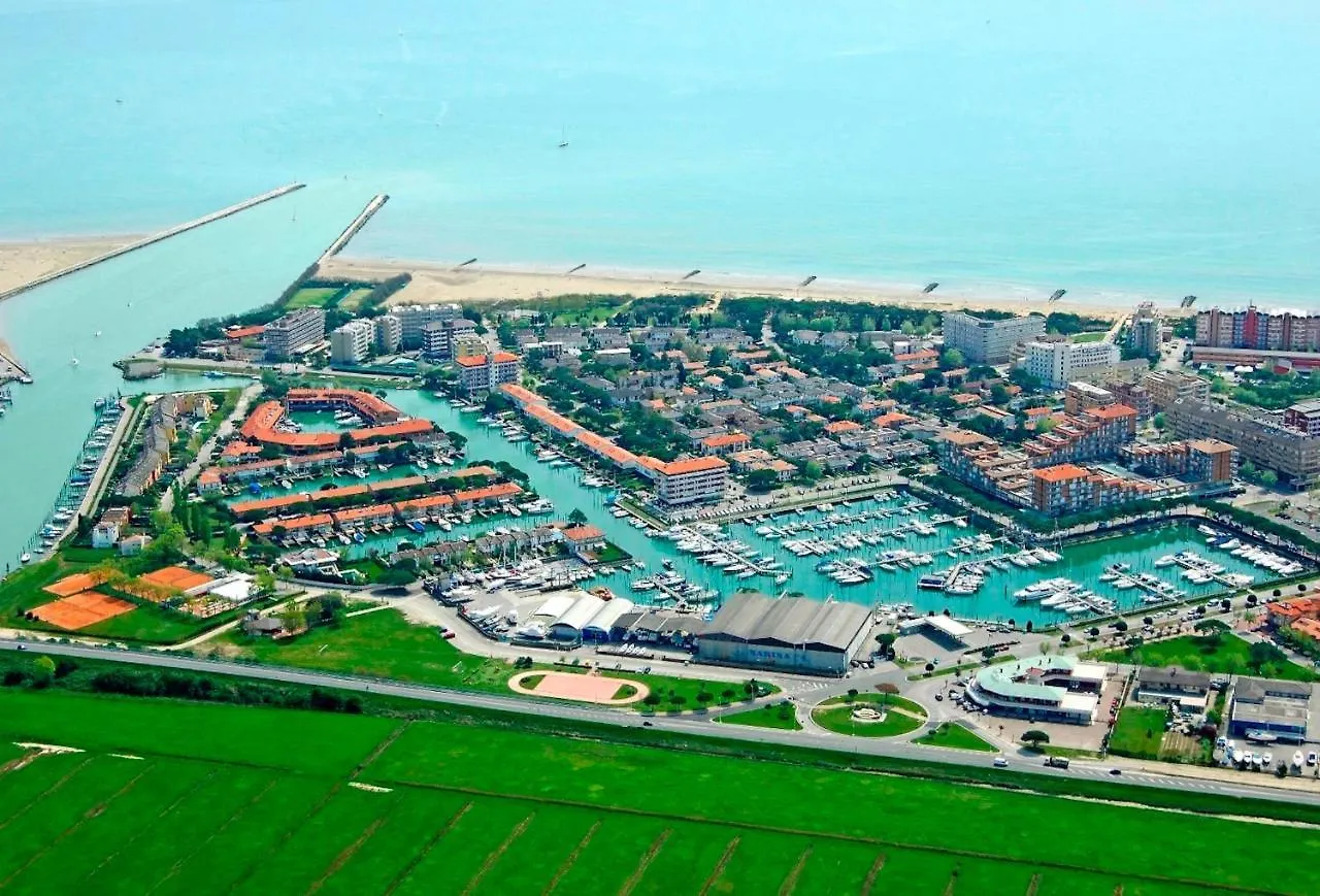 Modern Apartment With Pool And Seaview Porto Santa Margherita di Caorle Italy