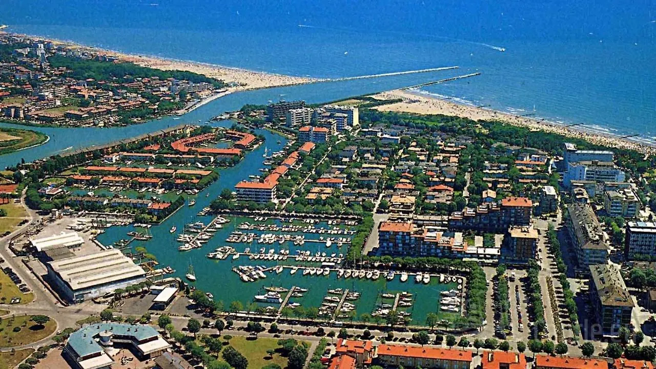 Modern Apartment With Pool And Seaview Porto Santa Margherita di Caorle